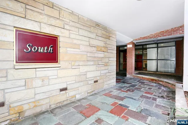 $329,800 | 208 Anderson Street, Unit S4F, Hackensack, NJ 07601