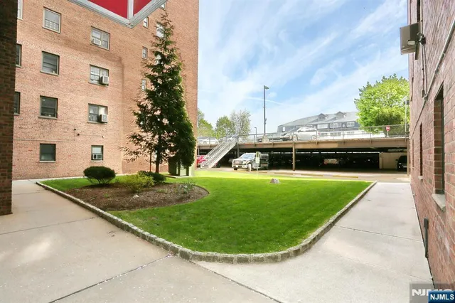 $329,800 | 208 Anderson Street, Unit S4F, Hackensack, NJ 07601