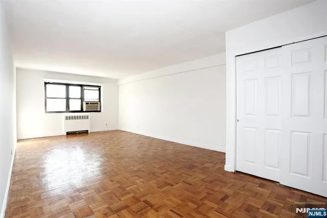 $329,800 | 208 Anderson Street, Unit S4F, Hackensack, NJ 07601