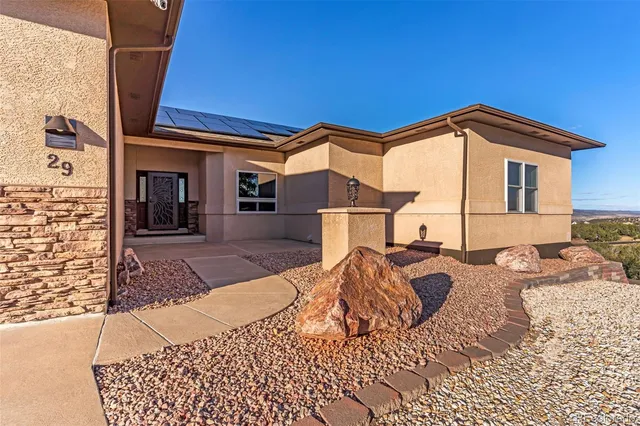a view of a house with backyard