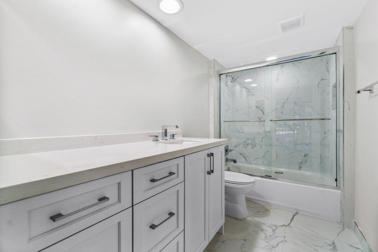 7835 Lakeside Boulevard, Unit 924 Boca Raton, FL 33434 - Photo 14 of 39 016-7835LakesideBoulevard-BocaRaton-FL-3