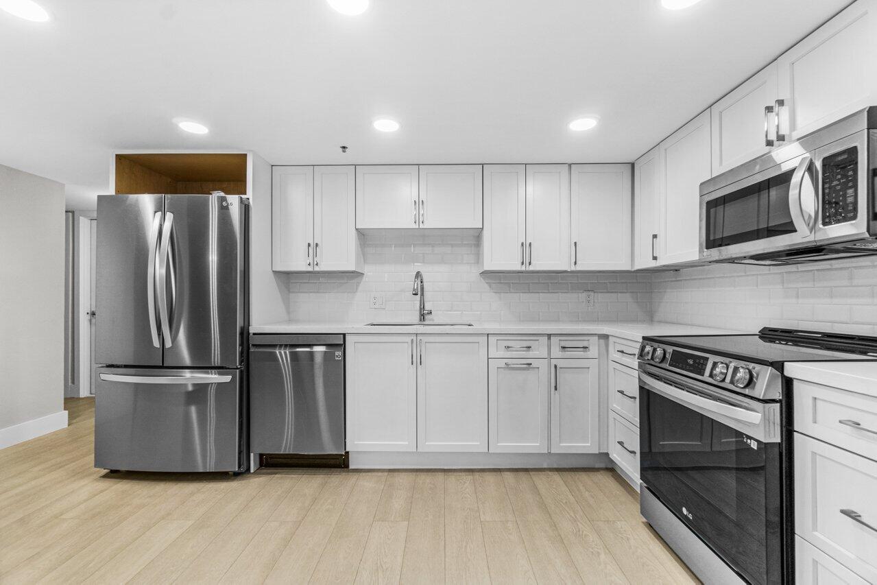 7835 Lakeside Boulevard, Unit 924 Boca Raton, FL 33434 - Photo 6 of 39 008-7835LakesideBoulevard-BocaRaton-FL-3