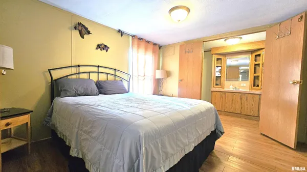 $319,000 | 2 Camp Thirsty Lane, Eddyville, IL 62928