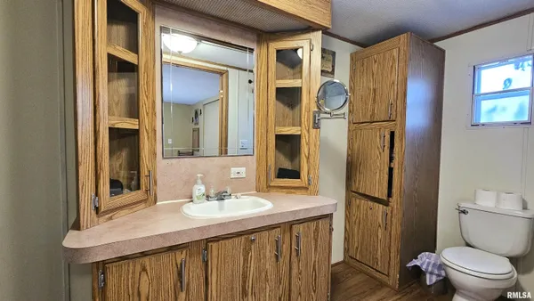 $319,000 | 2 Camp Thirsty Lane, Eddyville, IL 62928