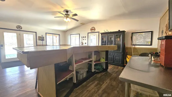 $319,000 | 2 Camp Thirsty Lane, Eddyville, IL 62928