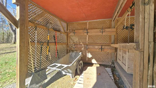 $319,000 | 2 Camp Thirsty Lane, Eddyville, IL 62928