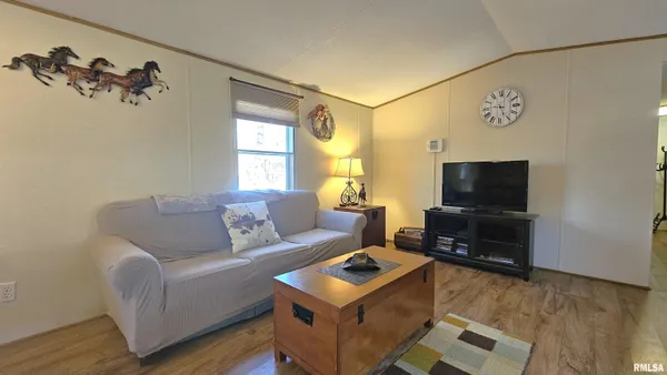 $319,000 | 2 Camp Thirsty Lane, Eddyville, IL 62928