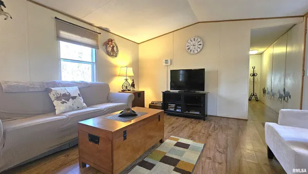 $319,000 | 2 Camp Thirsty Lane, Eddyville, IL 62928