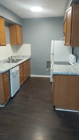 $1,350 | 3303 Colgate Avenue, Unit 3303, Zion, IL 60099