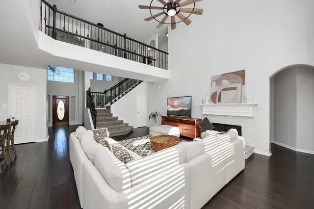 $585,000 | 30214 Vinebriar Drive, Spring, TX 77386