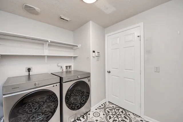 $585,000 | 30214 Vinebriar Drive, Spring, TX 77386