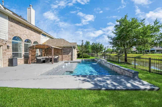 $585,000 | 30214 Vinebriar Drive, Spring, TX 77386