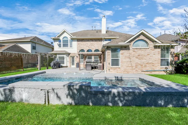 $585,000 | 30214 Vinebriar Drive, Spring, TX 77386