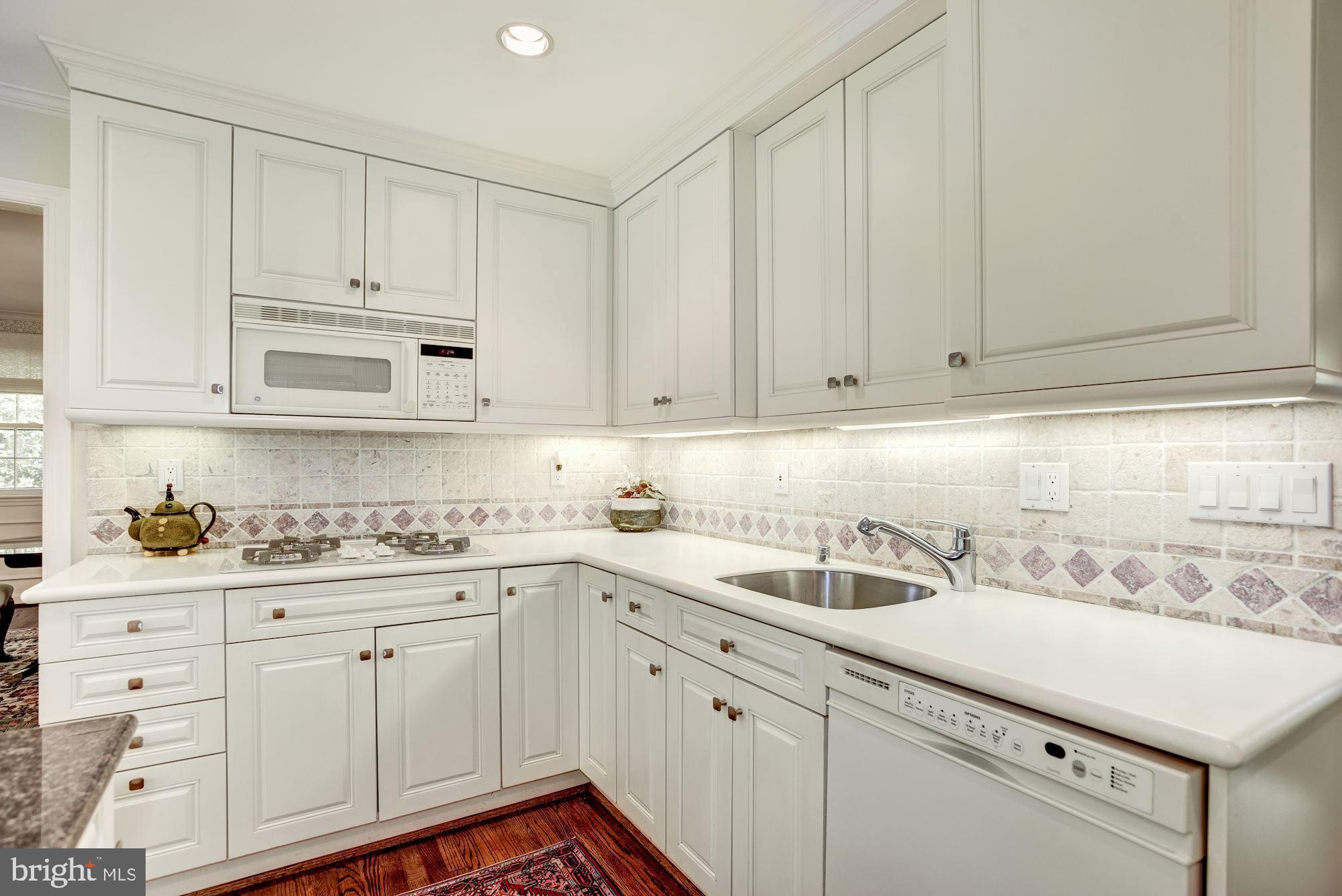 1062 Rector Lane McLean, VA 22102 - Photo 10 of 37 Eat-In Kitchen