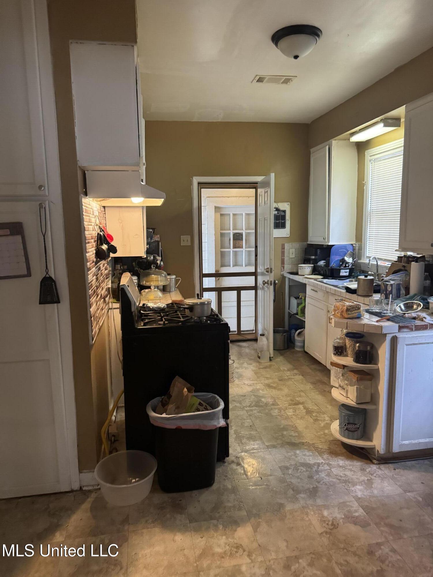 3923 Azalea Drive Jackson, MS 39206 - Photo 10 of 17 IMG_5291