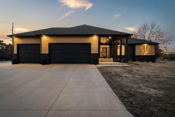 $539,900 | 1602 26th Street Southwest, Austin, MN 55912