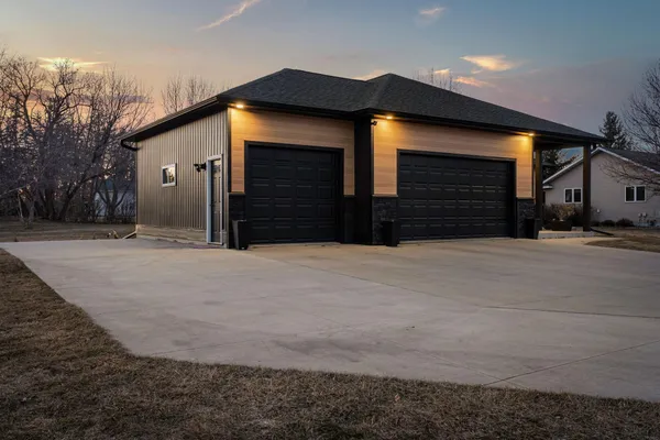 $539,900 | 1602 26th Street Southwest, Austin, MN 55912