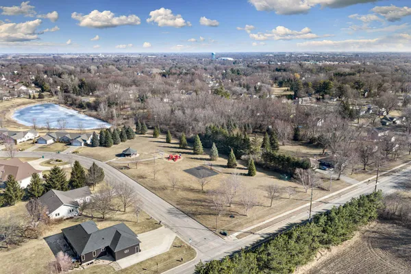 $539,900 | 1602 26th Street Southwest, Austin, MN 55912