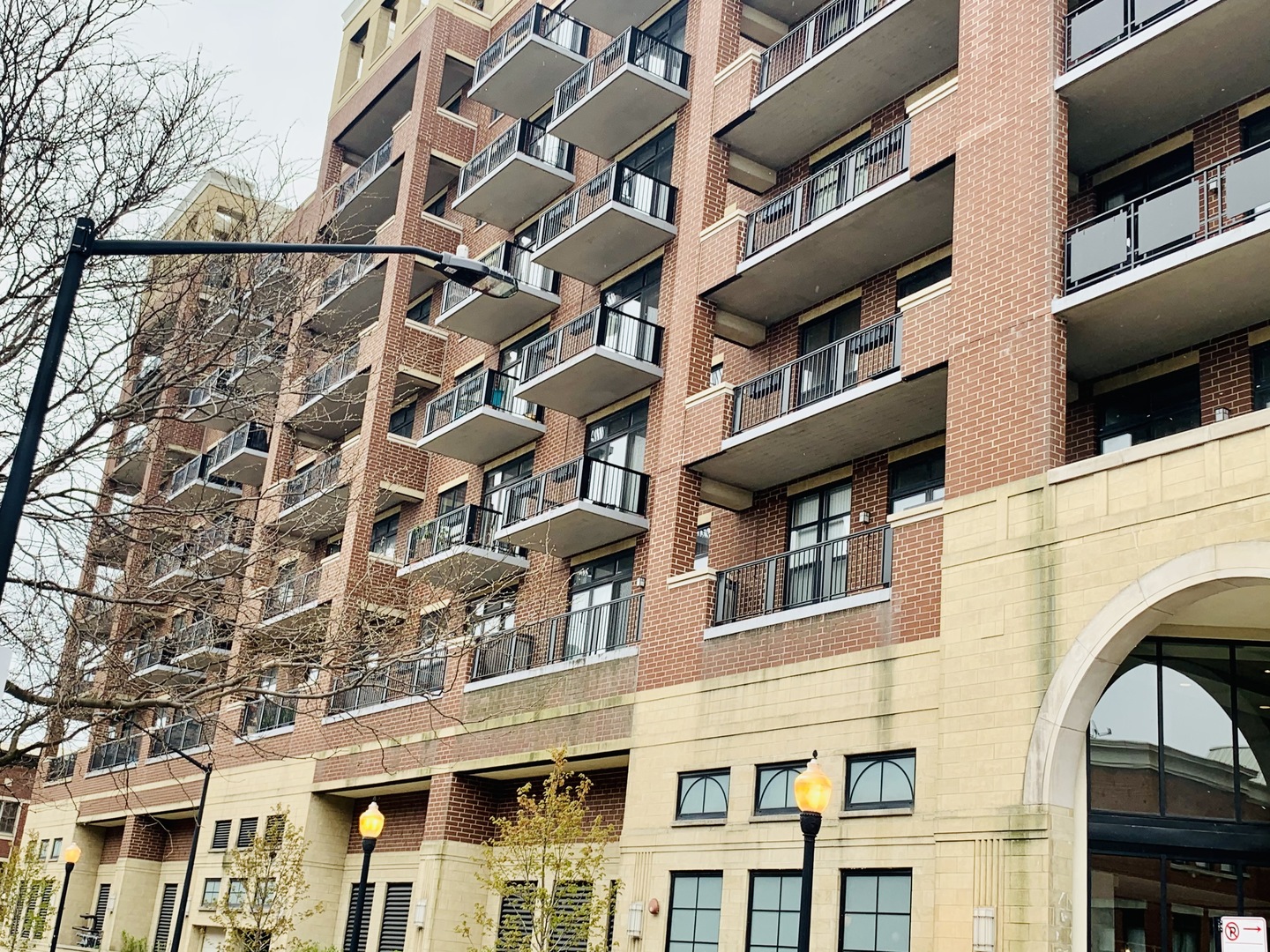 811 West 15th Place, Unit 503 Chicago, IL 60608 - Photo 1 of 21