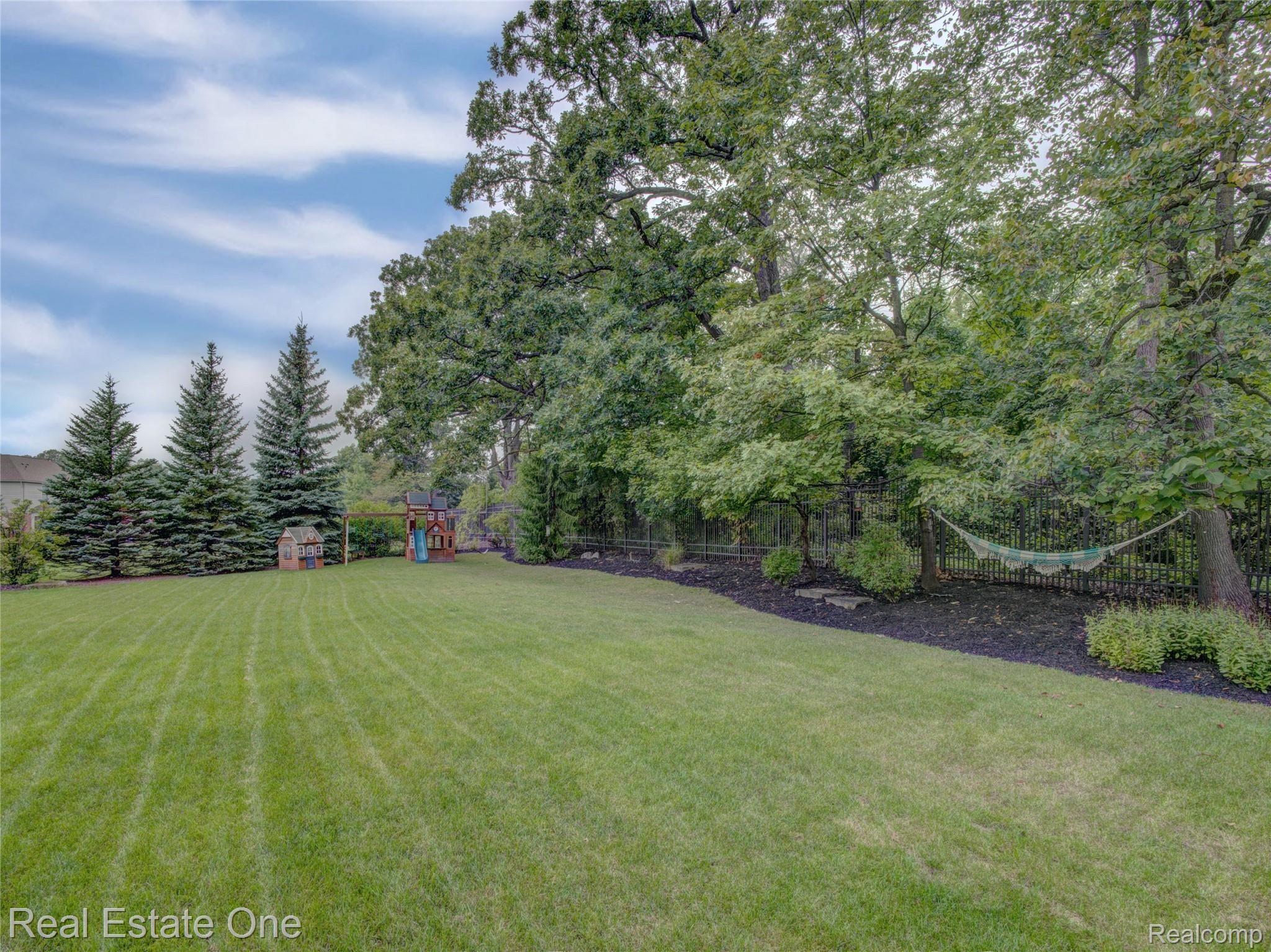 2400 Andover Boulevard Rochester, MI 48306 - Photo 44 of 48 44.jpg