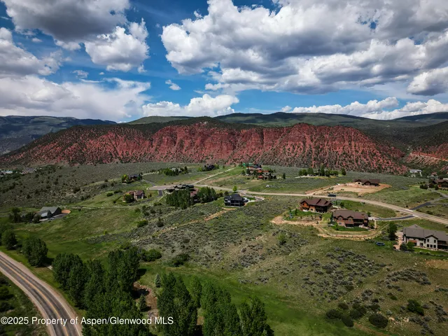a view of a pathway with a yard