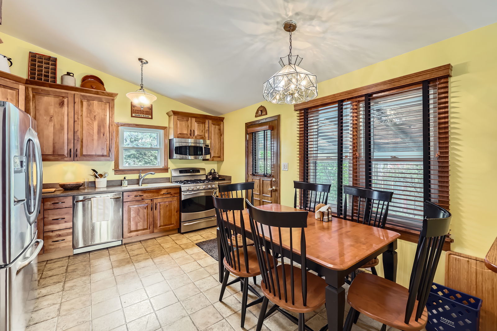 2080 Fox Lane Des Plaines, IL 60018 - Photo 4 of 12