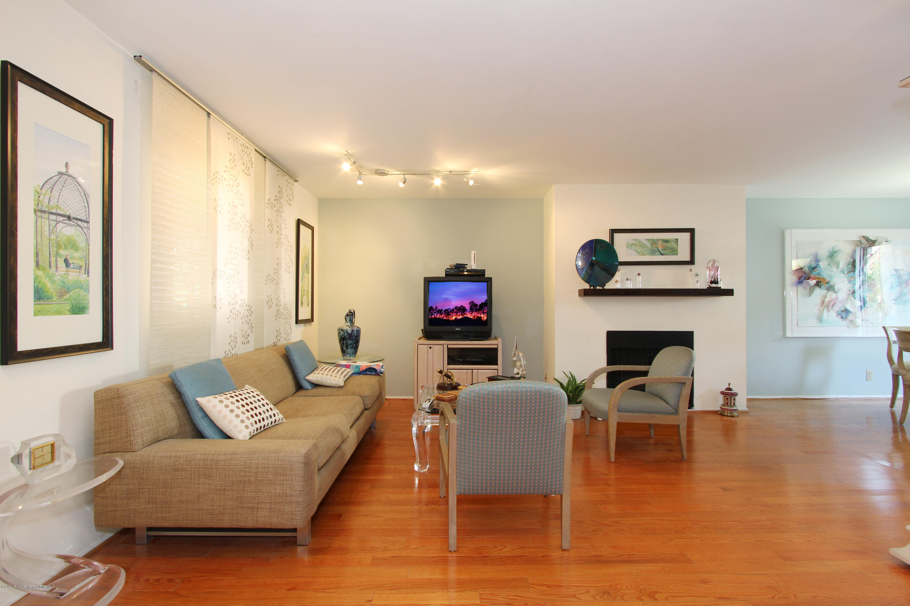 246 Alpine Street, Unit 5 Pasadena, CA 91106 - Photo 2 of 17 living_rm_b