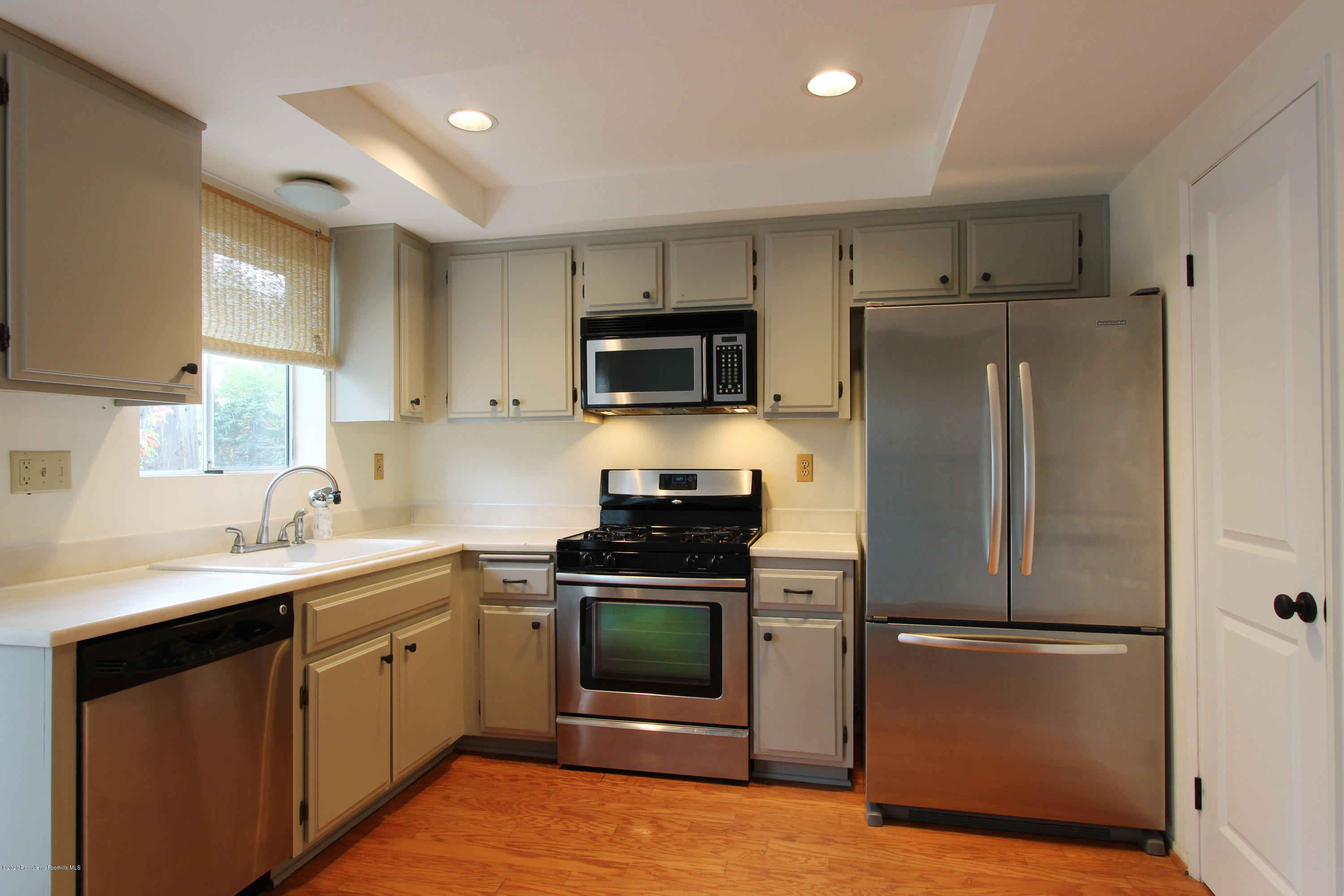 246 Alpine Street, Unit 5 Pasadena, CA 91106 - Photo 4 of 17 kitchen