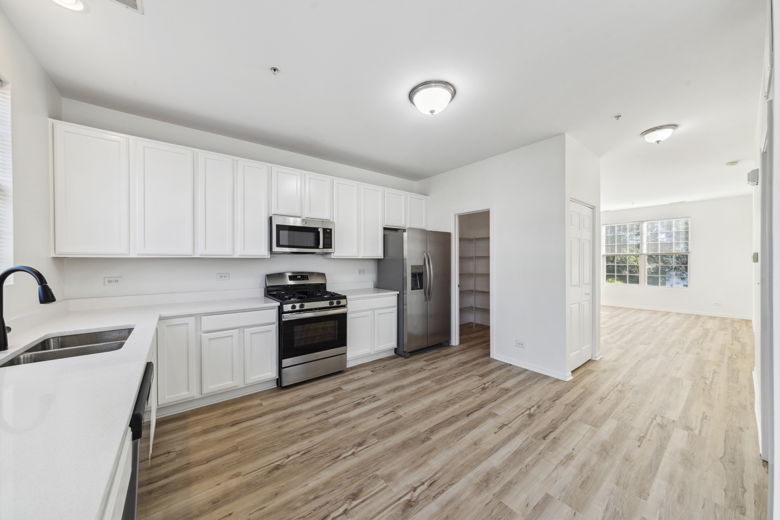 3748 Bailey Road, Unit 3748 Yorkville, IL 60560 - Photo 3 of 15