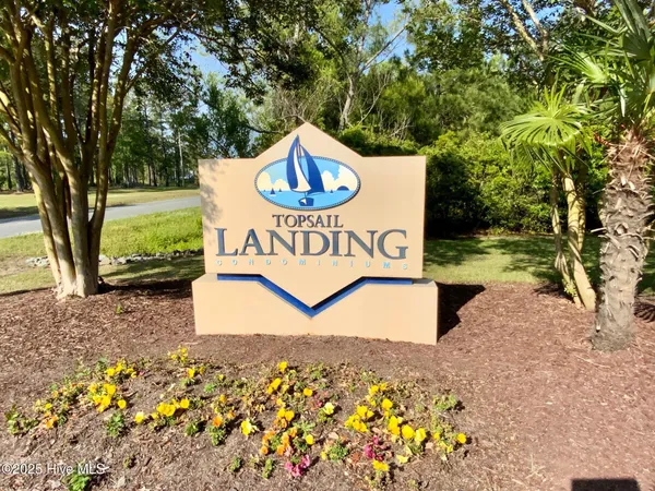 $2,000 | 100 Gateway Condos Drive, Unit 113, Surf City, NC 28445