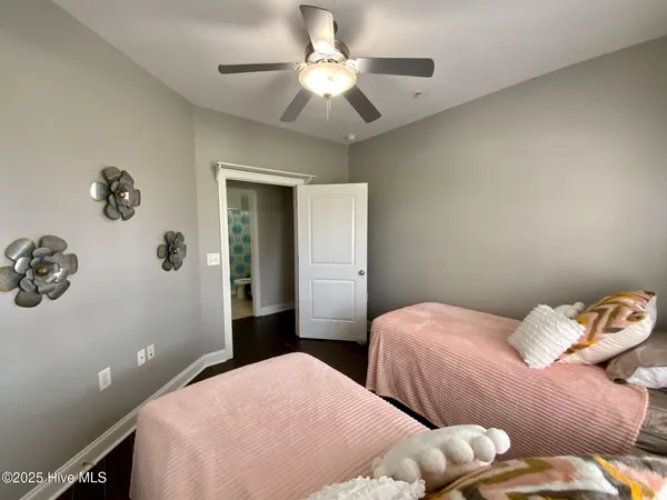 $2,000 | 100 Gateway Condos Drive, Unit 113, Surf City, NC 28445