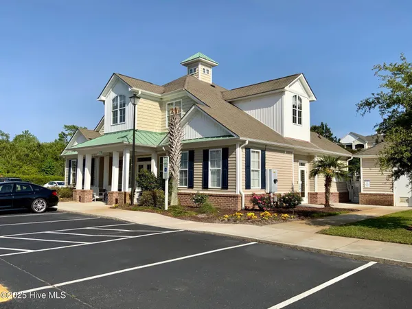 $2,000 | 100 Gateway Condos Drive, Unit 113, Surf City, NC 28445