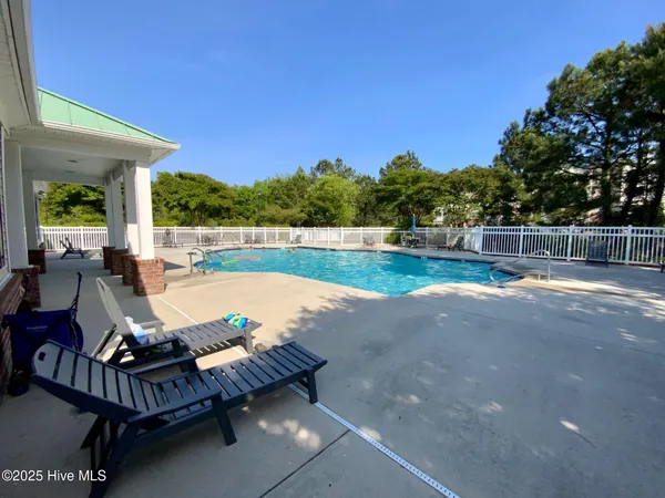 $2,000 | 100 Gateway Condos Drive, Unit 113, Surf City, NC 28445