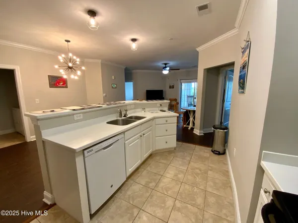$2,000 | 100 Gateway Condos Drive, Unit 113, Surf City, NC 28445