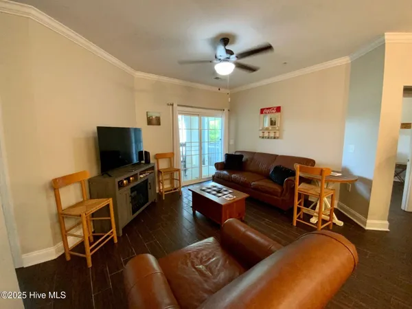 $2,000 | 100 Gateway Condos Drive, Unit 113, Surf City, NC 28445