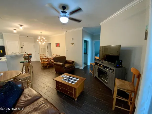 $2,000 | 100 Gateway Condos Drive, Unit 113, Surf City, NC 28445