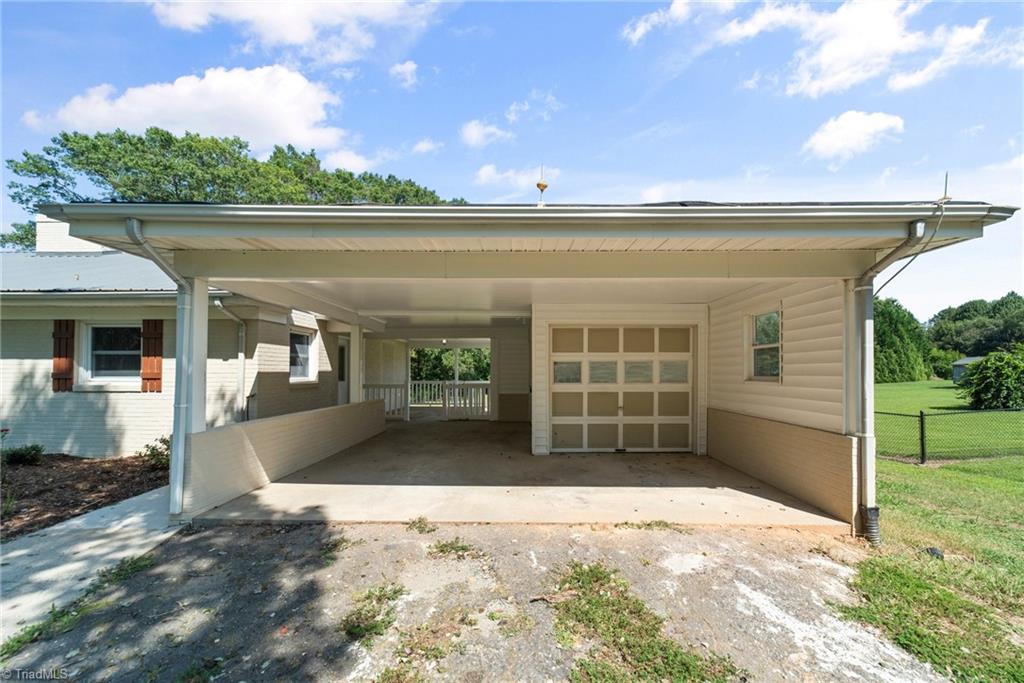 911 Foxfire Road Asheboro, NC 27205 - Photo 4 of 31 Gallery Image 4