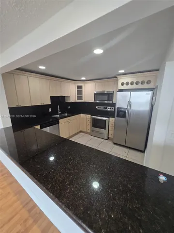 $2,000 | 13499 Biscayne Boulevard, Unit 709, North Miami, FL 33181