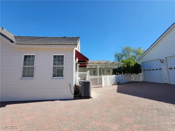 $3,500 | 5110 North Valadez Street, Las Vegas, NV 89149