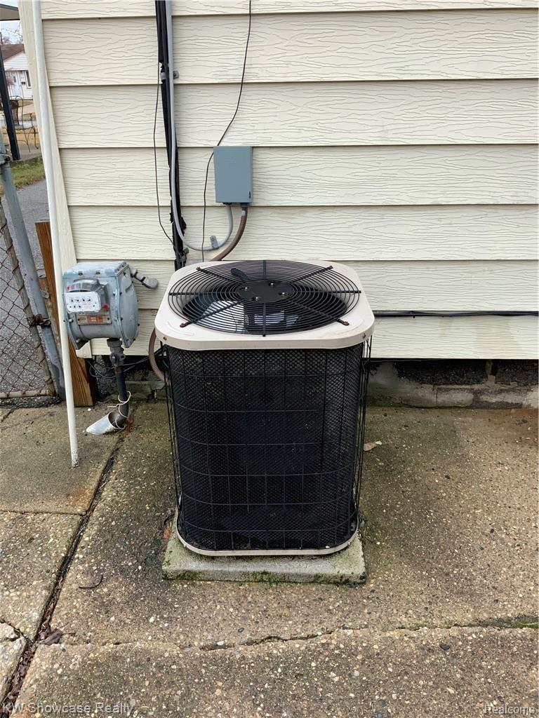 25645 Rosenbusch Boulevard Warren, MI 48089 - Photo 20 of 24 IMG_0142.JPG