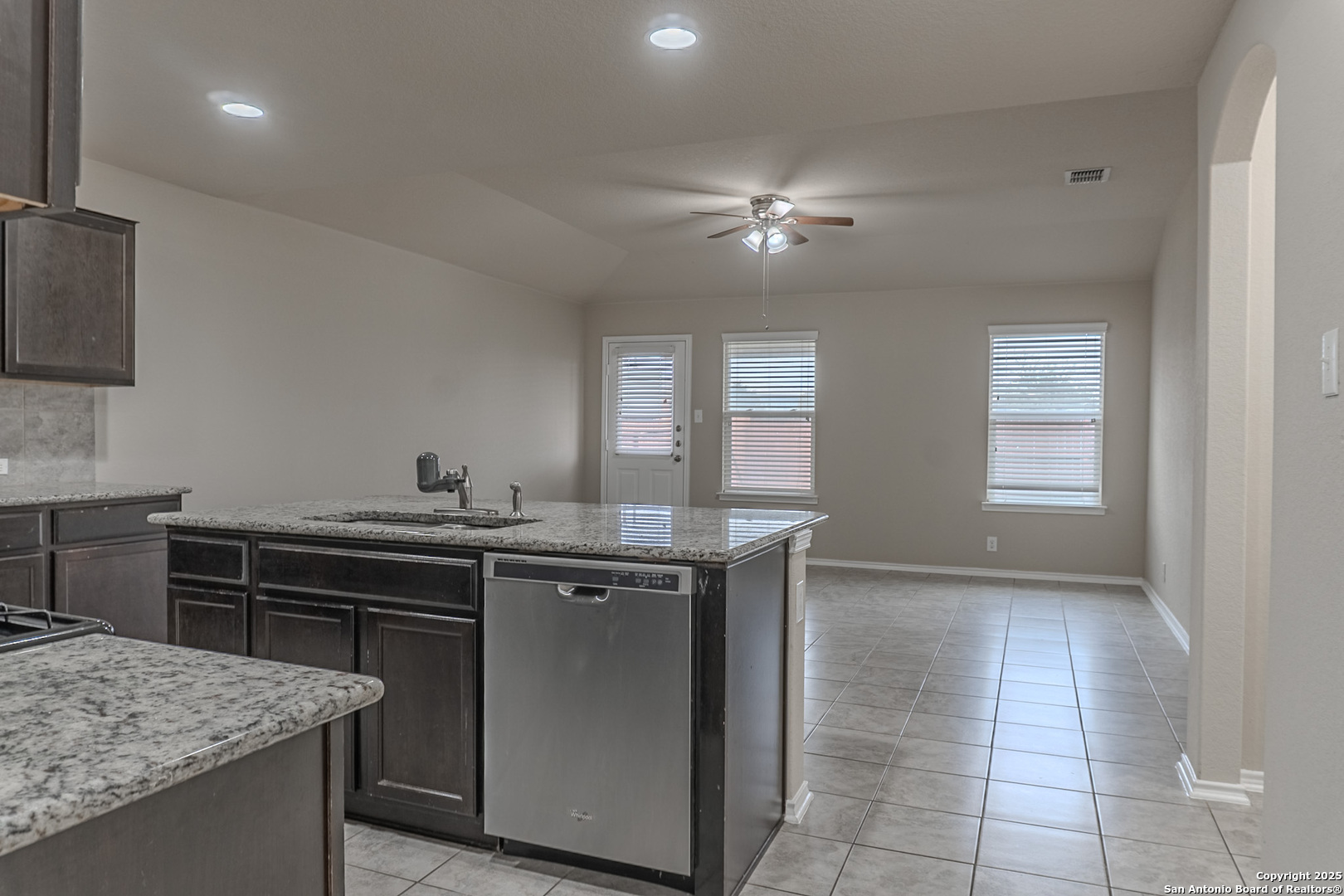 10129 Strasbourg Way Schertz, TX 78154 - Photo 7 of 24