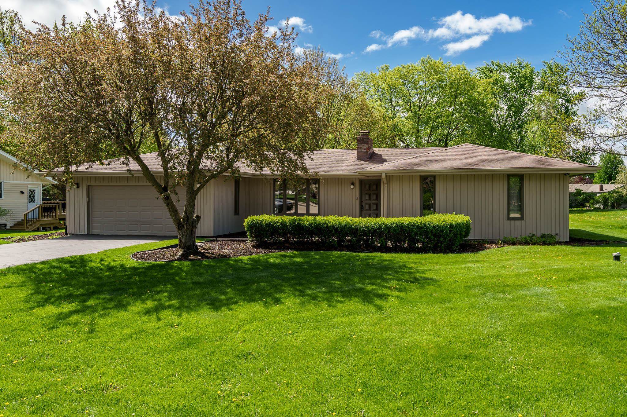 11891 Tresemer Road Roscoe, IL 61073 - Photo 2 of 39