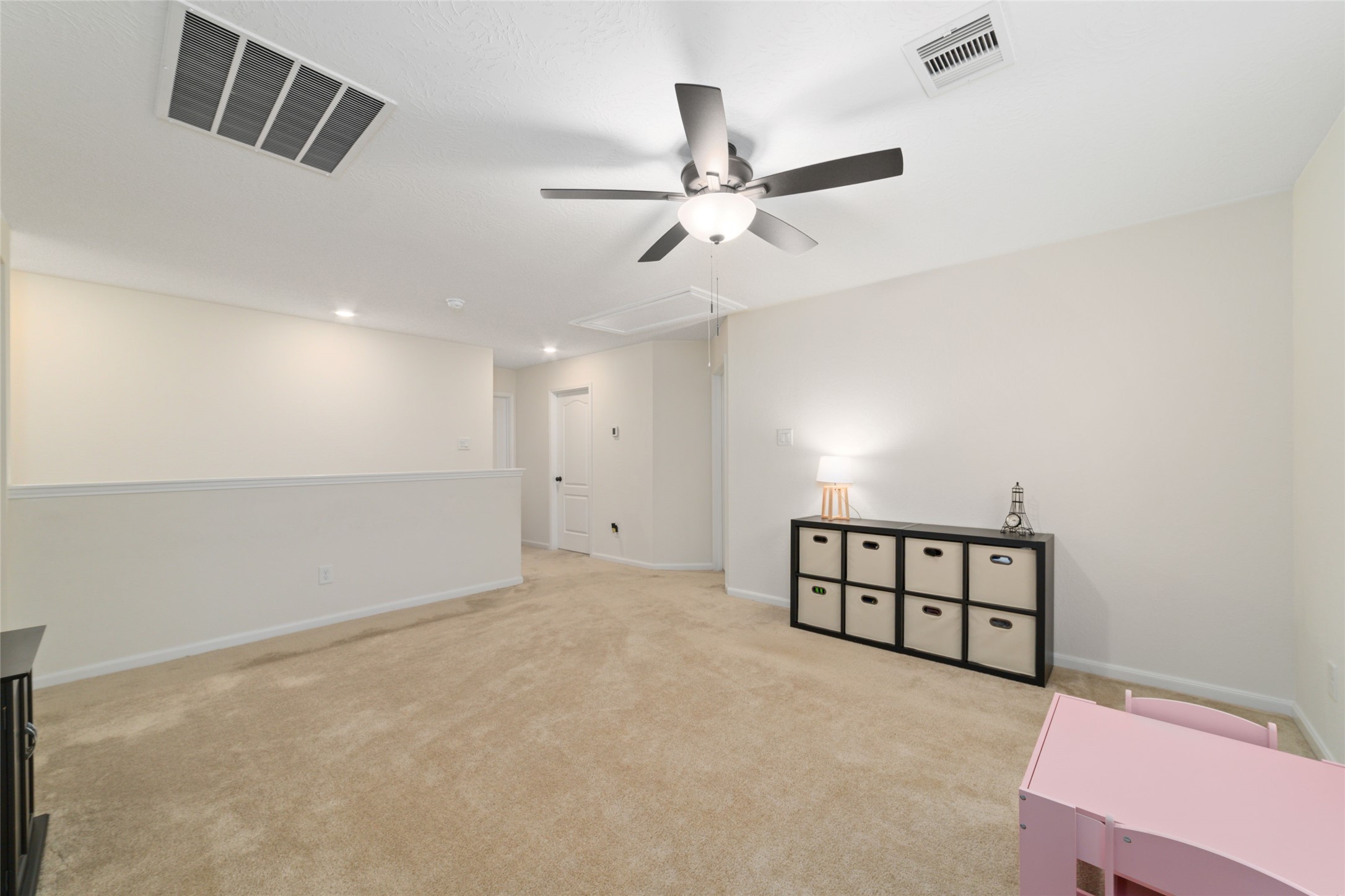 25414 Whitehaven Gate Street Katy, TX 77493 - Photo 18 of 32 an empty room with ceiling fan and windows