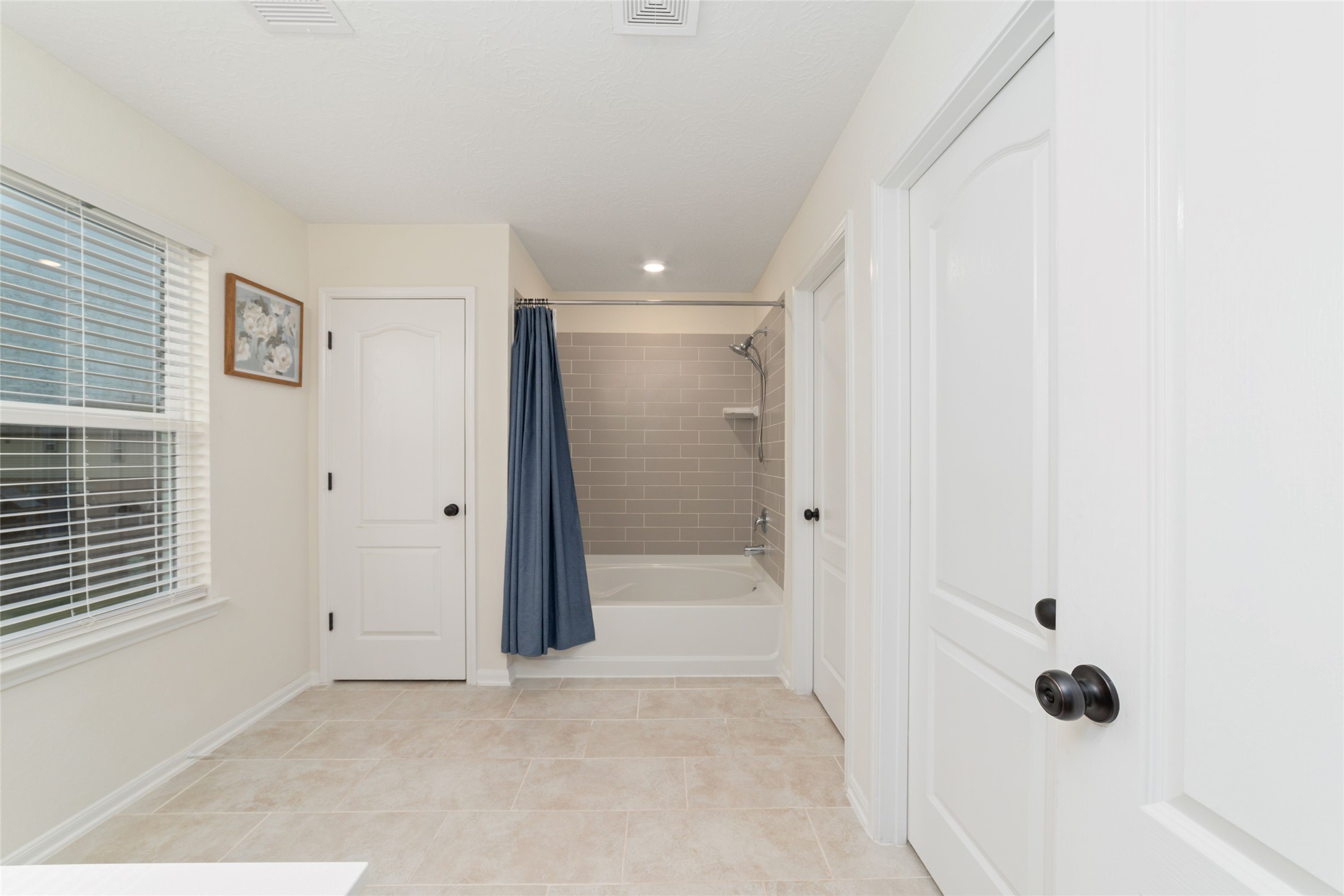25414 Whitehaven Gate Street Katy, TX 77493 - Photo 25 of 32 a view of a bathroom