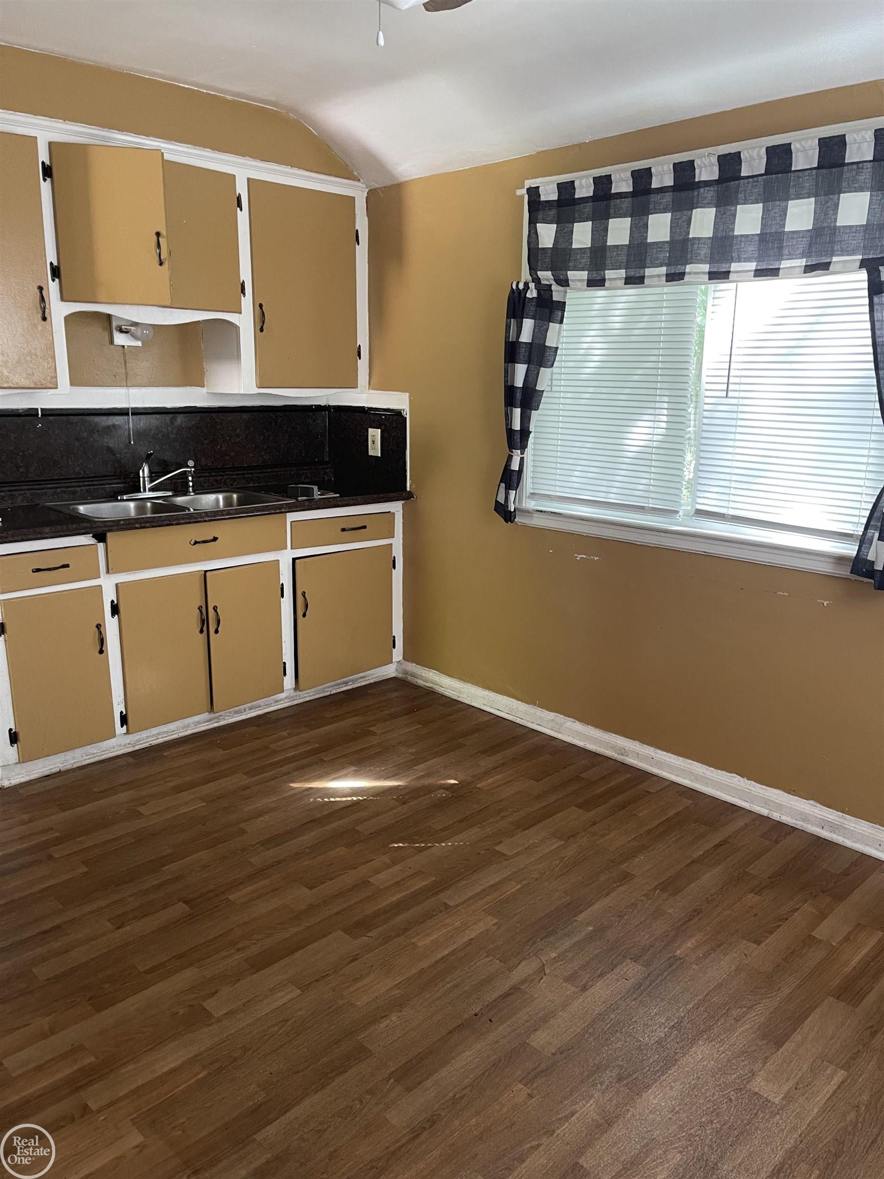8220 Fielding Street Detroit, MI 48228 - Photo 5 of 14