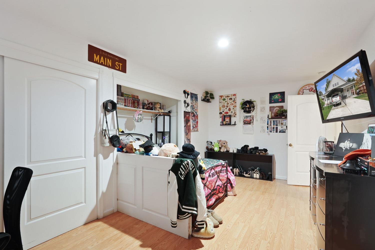 336 Locust Street Lodi, CA 95240 - Photo 27 of 31 a view of a workspace with furniture and workspace