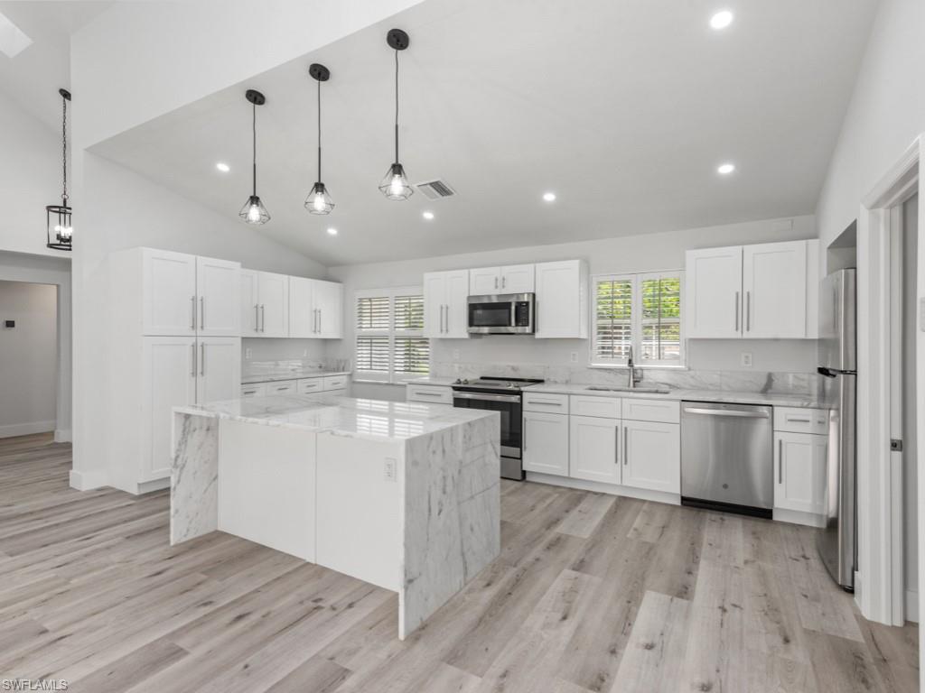 1131 Crayton Road Naples, FL 34102 - Photo 10 of 22