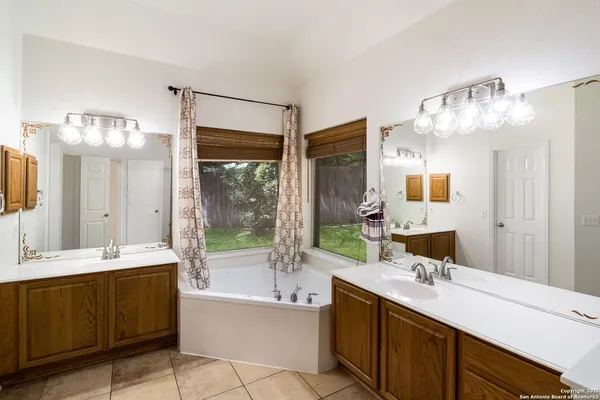 $614,900 | 100 Green Stone, Cibolo, TX 78108