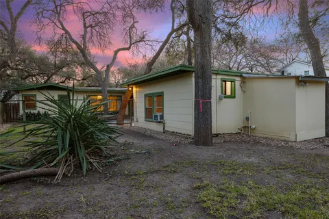 $999,950 | 2004 Griswold Lane, Austin, TX 78703