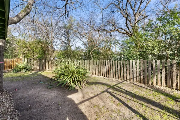 a view of yard with tree